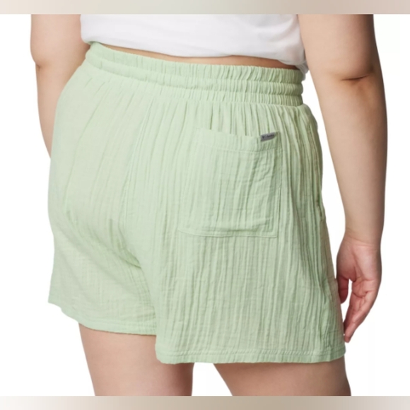 COLUMBIA Light Green Holly Hideaway Breezy Shorts - Plus Size 1X (NWT) - Picture 3 of 10